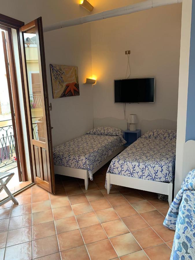 Apartment With Terraces And Private Jacuzzi - San Vito 400M From Beach Сан Вито ло Капо Екстериор снимка